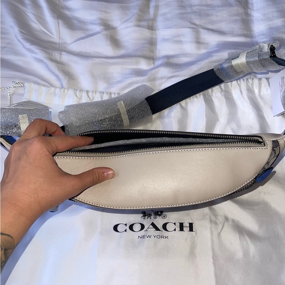 Coach Cream and Blue Belt Bag - Picture 4 of 6